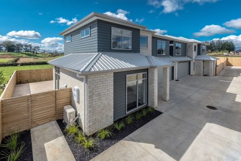 Photo of property in 2/12 Faber Place, Rototuna North, Hamilton, 3281