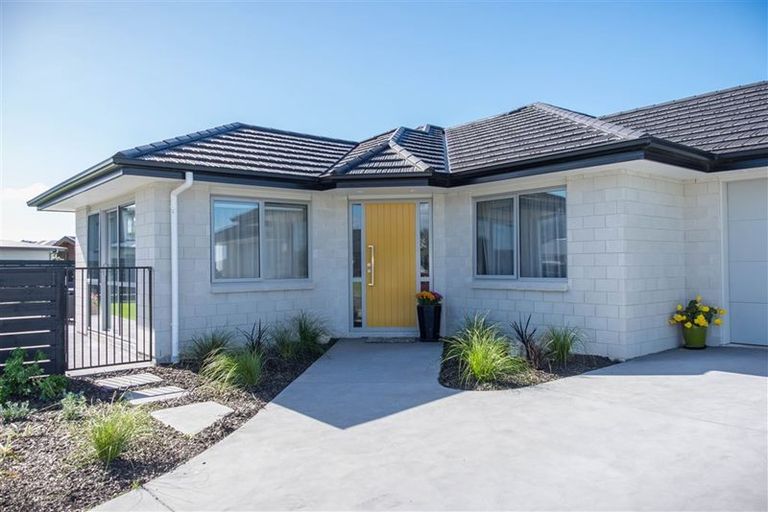 Photo of property in 2 Oscar Place, Whitianga, 3510
