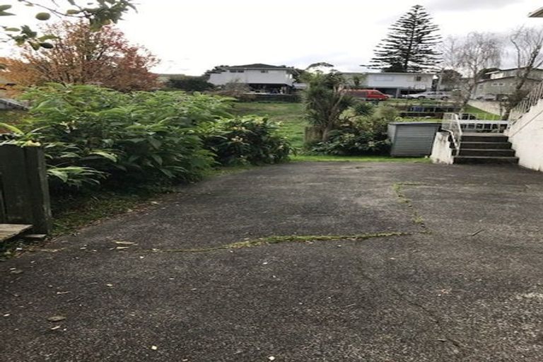 Photo of property in 2/15 Lancelot Place, Glenfield, Auckland, 0629