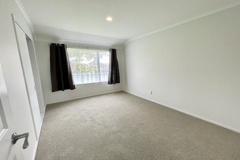 Photo of property in 30 Pitt Avenue, Clendon Park, Auckland, 2103