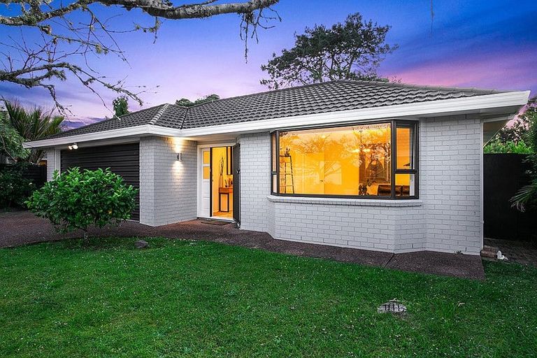 Photo of property in 206 Glengarry Road, Glen Eden, Auckland, 0602