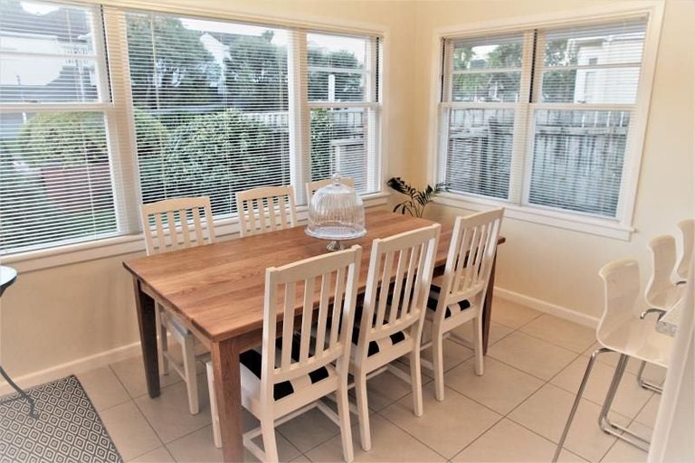 Photo of property in 9 Nicholson Road, Khandallah, Wellington, 6035