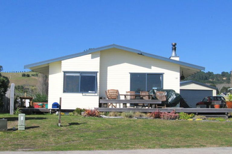 Photo of property in 13 Hawk Hill Crescent, Cooks Beach, Whitianga, 3591