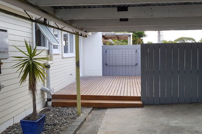Photo of property in 1/16 Ramillies Place, Glenfield, Auckland, 0629