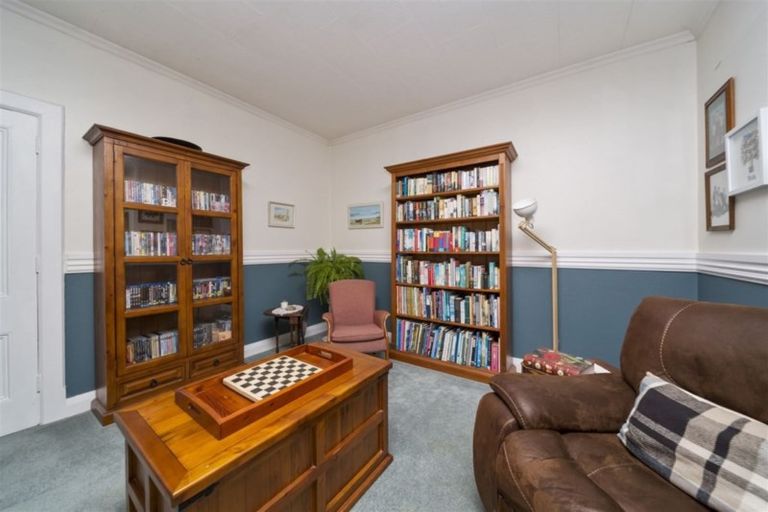 Photo of property in 1 Hunter Street, Hawera, 4610