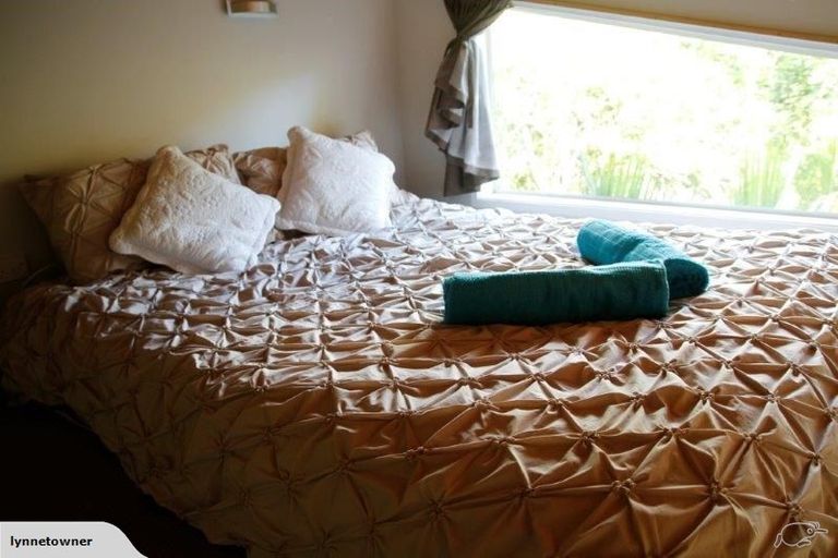 Photo of property in 10-12 Glenesk Road, Piha, New Lynn, 0772