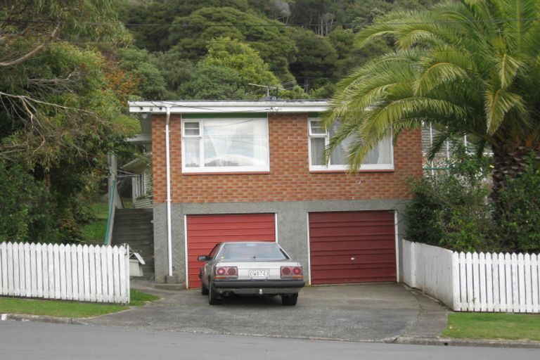 Photo of property in 8 Crawford Grove, Naenae, Lower Hutt, 5011
