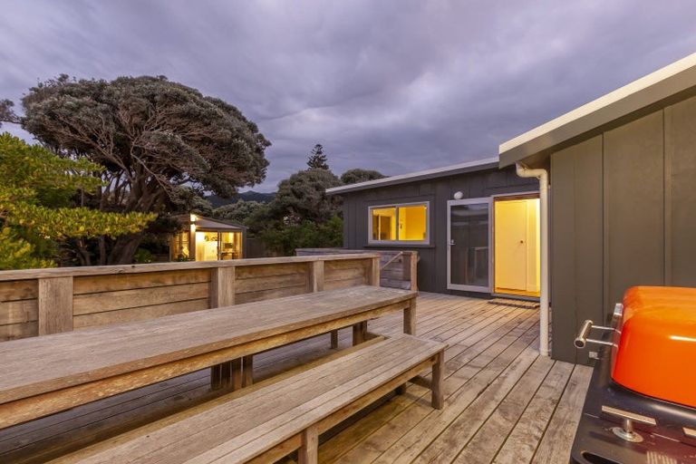 Photo of property in 121 The Parade, Paekakariki, 5034