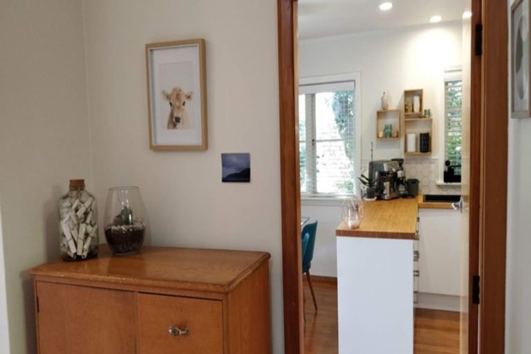 Photo of property in 33 Huntingdon Street, Northland, Wellington, 6012