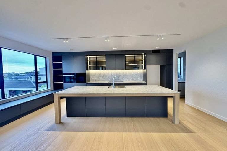 Photo of property in 23 Kerekin Drive, Oteha, Auckland, 0632