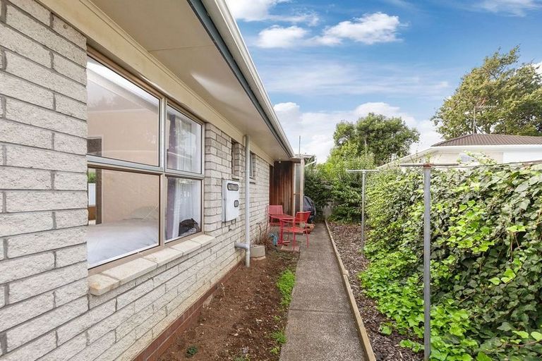 Photo of property in 2/6 Trafalgar Road, Milford, Auckland, 0620