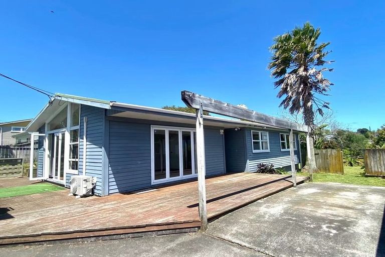 Photo of property in 155 View Road, Sunnyvale, Auckland, 0612
