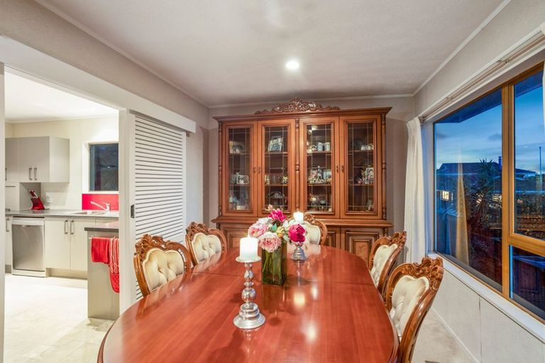 Photo of property in 11 Banbury Place, Mangere Bridge, Auckland, 2022