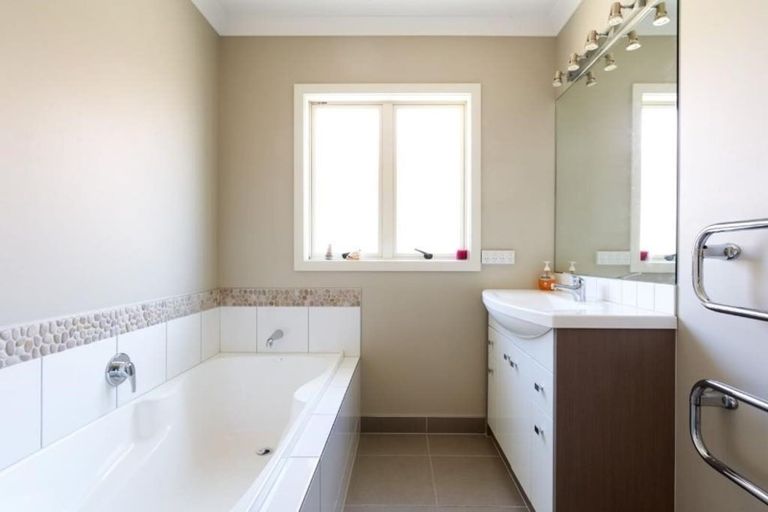 Photo of property in 11b Merlot Drive, Greenmeadows, Napier, 4112