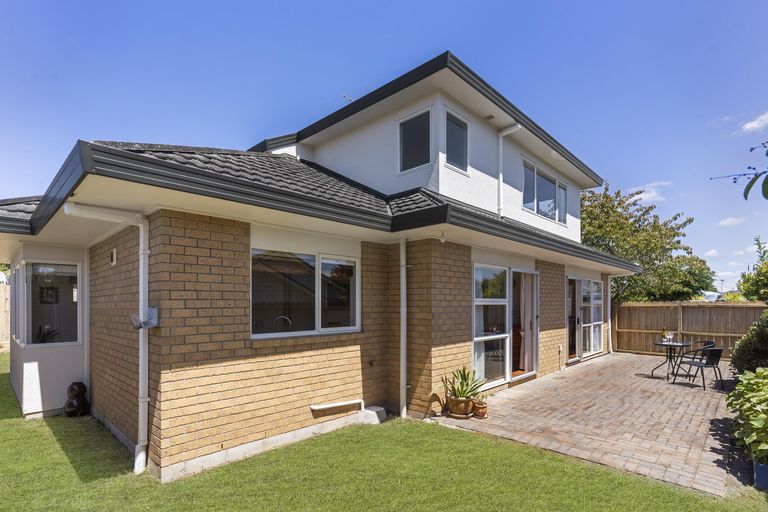 Photo of property in 1/24 Headcorn Place, Botany Downs, Auckland, 2010