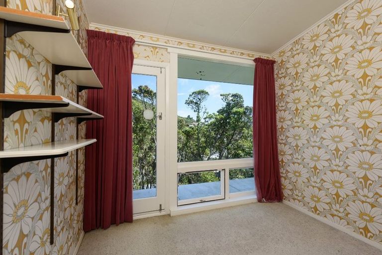 Photo of property in 42 Versailles Street, Karori, Wellington, 6012