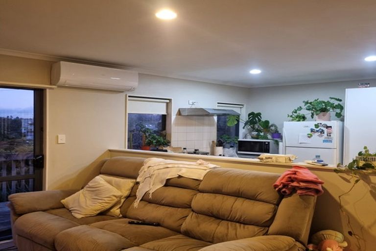 Photo of property in 48 Cyclarama Crescent, Massey, Auckland, 0614