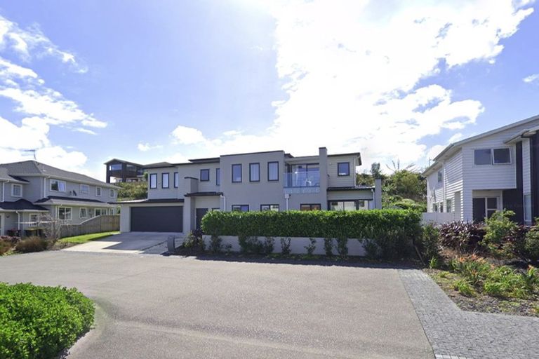 Photo of property in 11 Shelby Place, Long Bay, Auckland, 0630