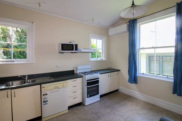 Photo of property in 14a Kelburn Parade, Kelburn, Wellington, 6012