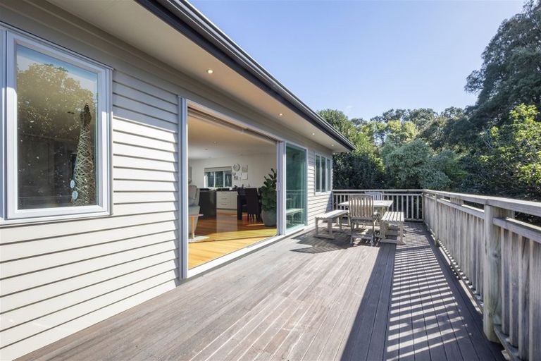 Photo of property in 317a Glenfield Road, Glenfield, Auckland, 0629