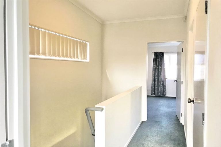 Photo of property in 4 Brashier Circle, Sunnyvale, Auckland, 0612