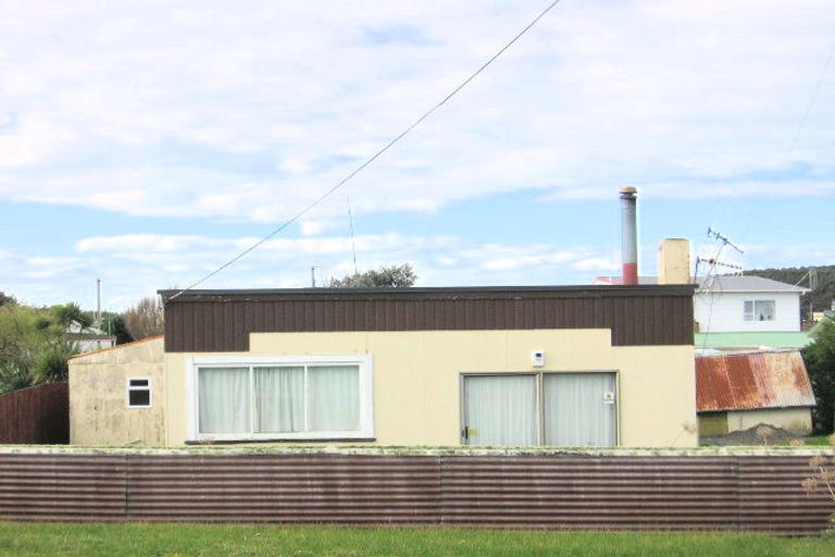 Photo of property in 17 Roore Street, Foxton Beach, Foxton, 4815