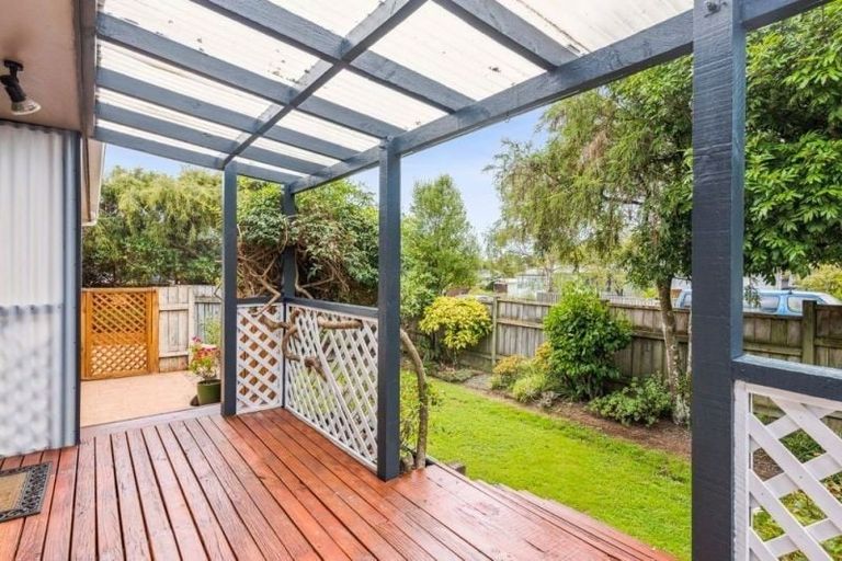 Photo of property in 25 Hookway Grove, Paraparaumu, 5032