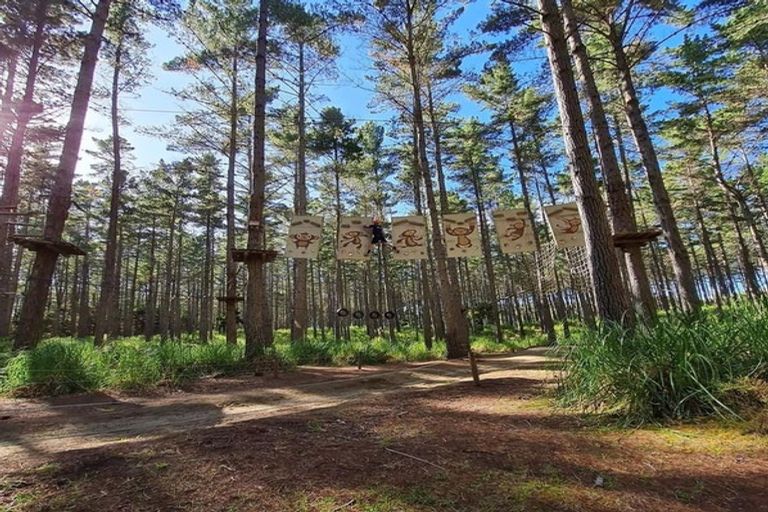 Photo of property in 8 Kumerahou Street, Kumeu, 0810