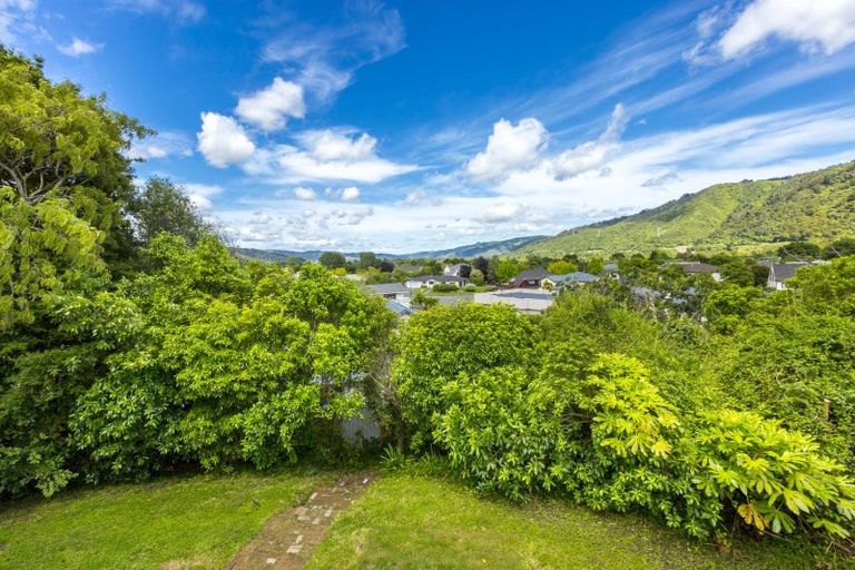 Photo of property in 11 Roband Crescent, Brown Owl, Upper Hutt, 5018