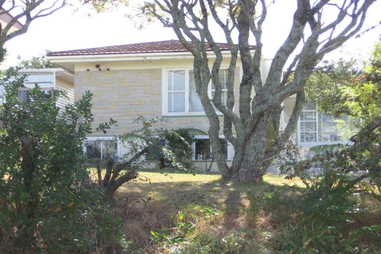 Photo of property in 59 Cliff View Drive, Green Bay, Auckland, 0604