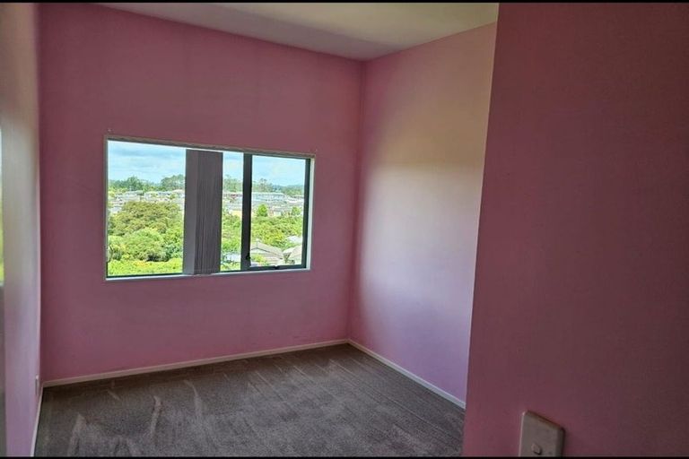 Photo of property in 31/3 Hulme Place, Henderson, Auckland, 0612