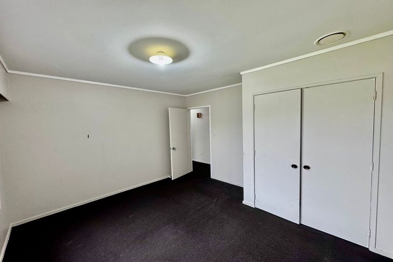 Photo of property in 1/15 Meadowcourt Drive, Manukau, Auckland, 2025