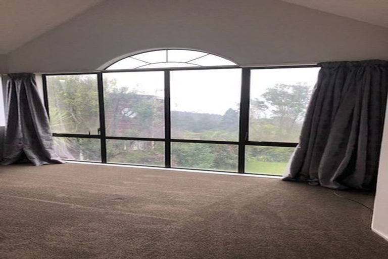 Photo of property in 1/60 Rangatira Road, Beach Haven, Auckland, 0626