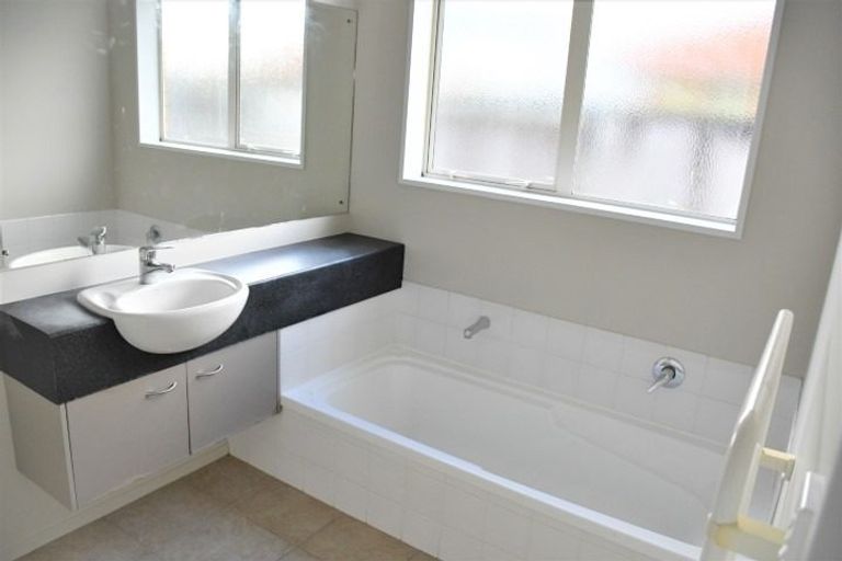 Photo of property in 40 Wiltshire Drive, Huntington, Hamilton, 3210