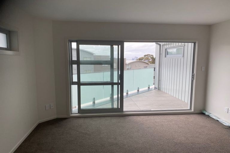 Photo of property in 2/270 Onewa Road, Birkenhead, Auckland, 0626