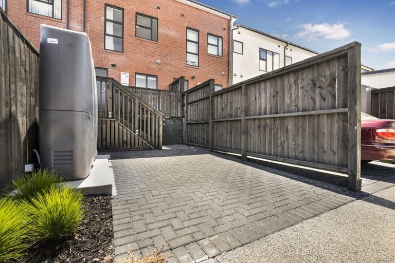 Photo of property in 43 Manarini Road, Westgate, Auckland, 0614