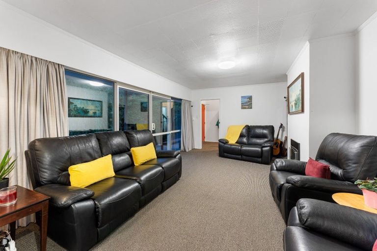 Photo of property in 24 Jocelyn Crescent, Pinehaven, Upper Hutt, 5019