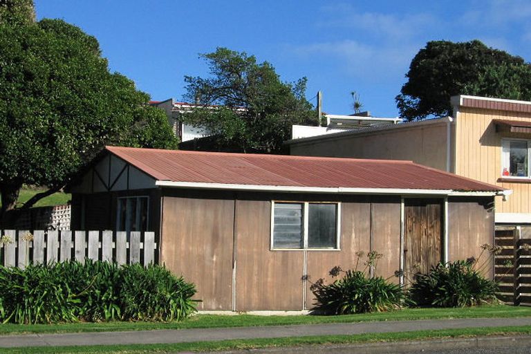 Photo of property in 30 Heperi Street, Waikanae Beach, Waikanae, 5036