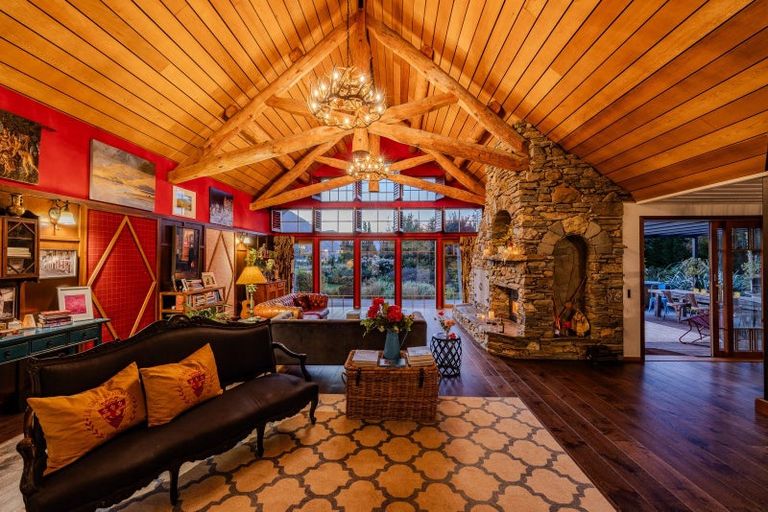 Photo of property in 270 Beacon Point Road, Wanaka, 9305