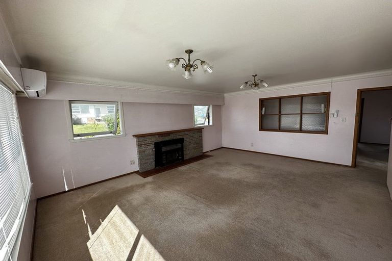 Photo of property in 42 Ocean View Road, Northcote, Auckland, 0627