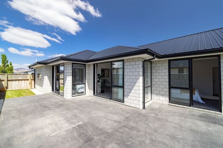 Photo of property in 6 Bryden Place, Halswell, Christchurch, 8025