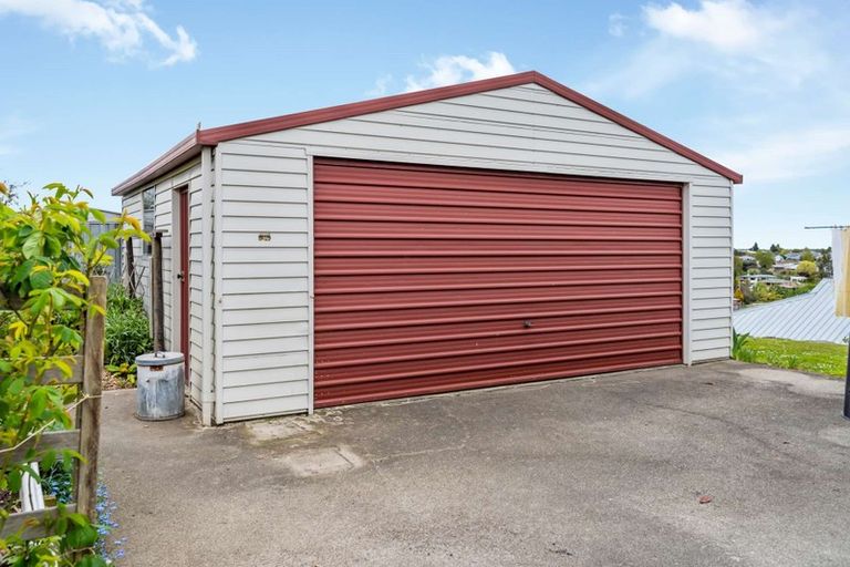 Photo of property in 16 Mcneil Street, Balclutha, 9230