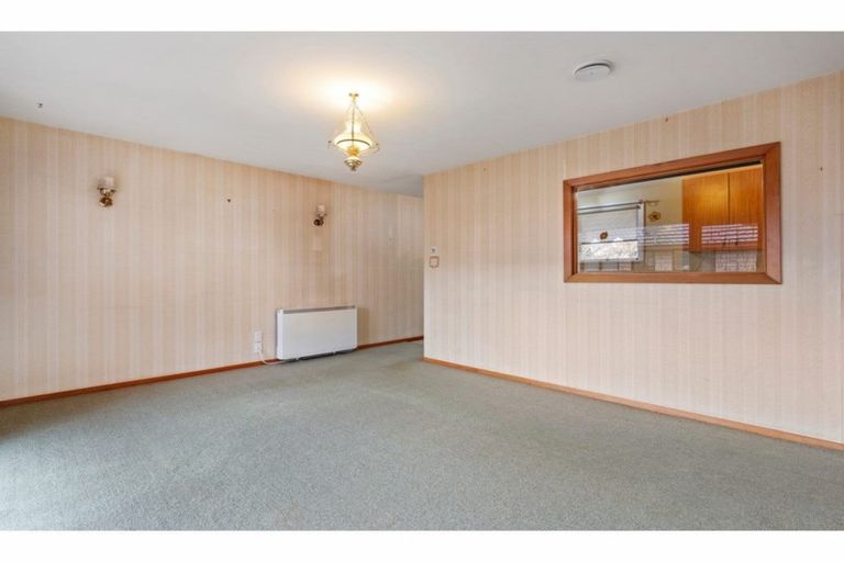 Photo of property in 2/43 Prestons Road, Redwood, Christchurch, 8051