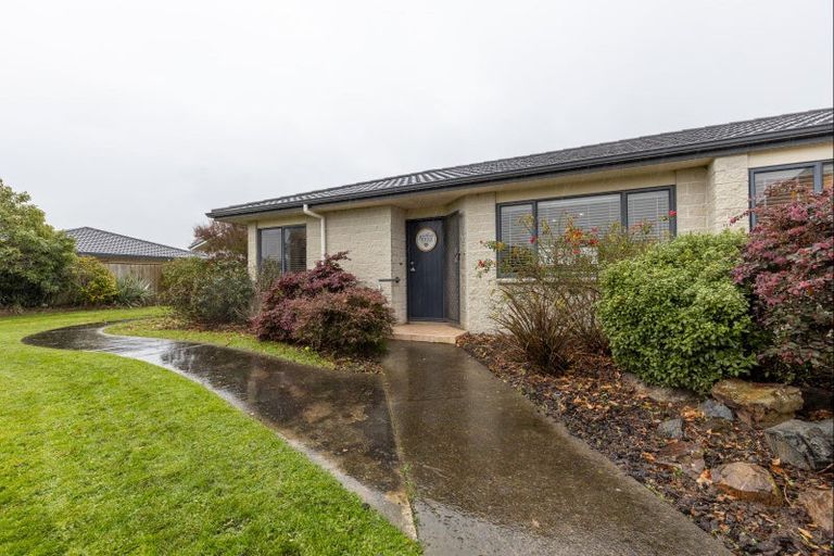 Photo of property in 16 Daniel Place, Kelvin Grove, Palmerston North, 4414