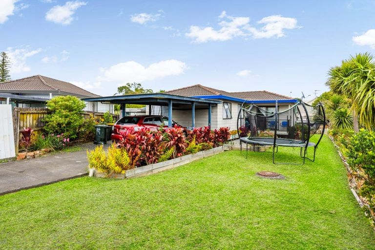 Photo of property in 2/22 Norrie Smith Avenue, Flat Bush, Auckland, 2023