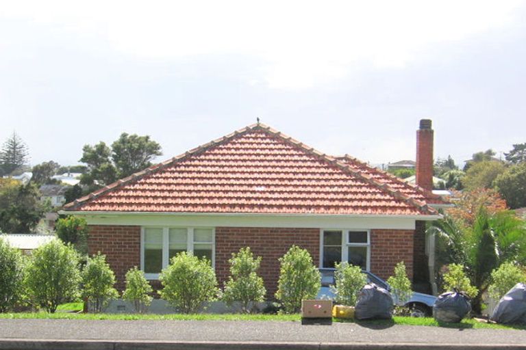Photo of property in 32 Evans Road, Glen Eden, Auckland, 0602