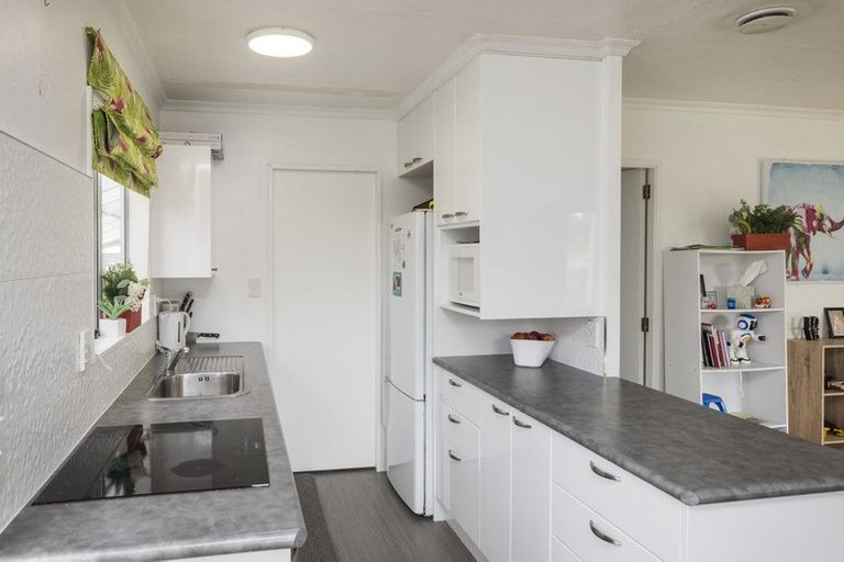 Photo of property in 38 Newton Place, Westbrook, Palmerston North, 4412