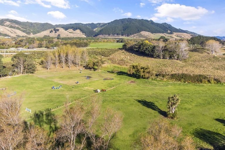 Photo of property in 84 Derham Road, Te Horo, Otaki, 5581