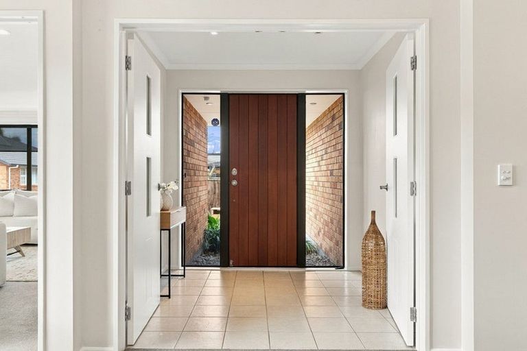 Photo of property in 21 Sorrento Place, Kelvin Grove, Palmerston North, 4414