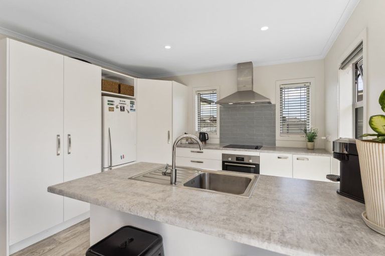 Photo of property in 15 Kingi Te Ahoaho Place, Otaki, 5512